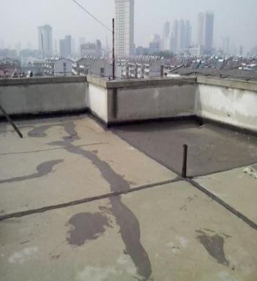 仪征漏水维修 楼顶漏水是什么原因，楼顶漏水维修方法是什么?